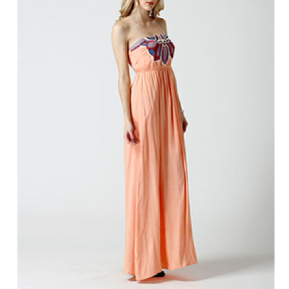 🆕 Peach Strapless Maxi dress - Picture 2 of 4